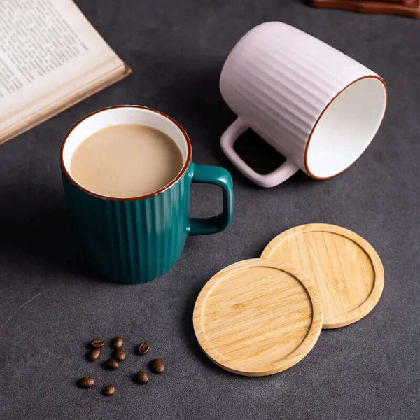 Lovely ribbed large mugs with wooden cover